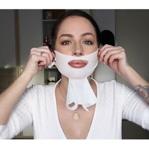 Hydrating White Skincare Mask